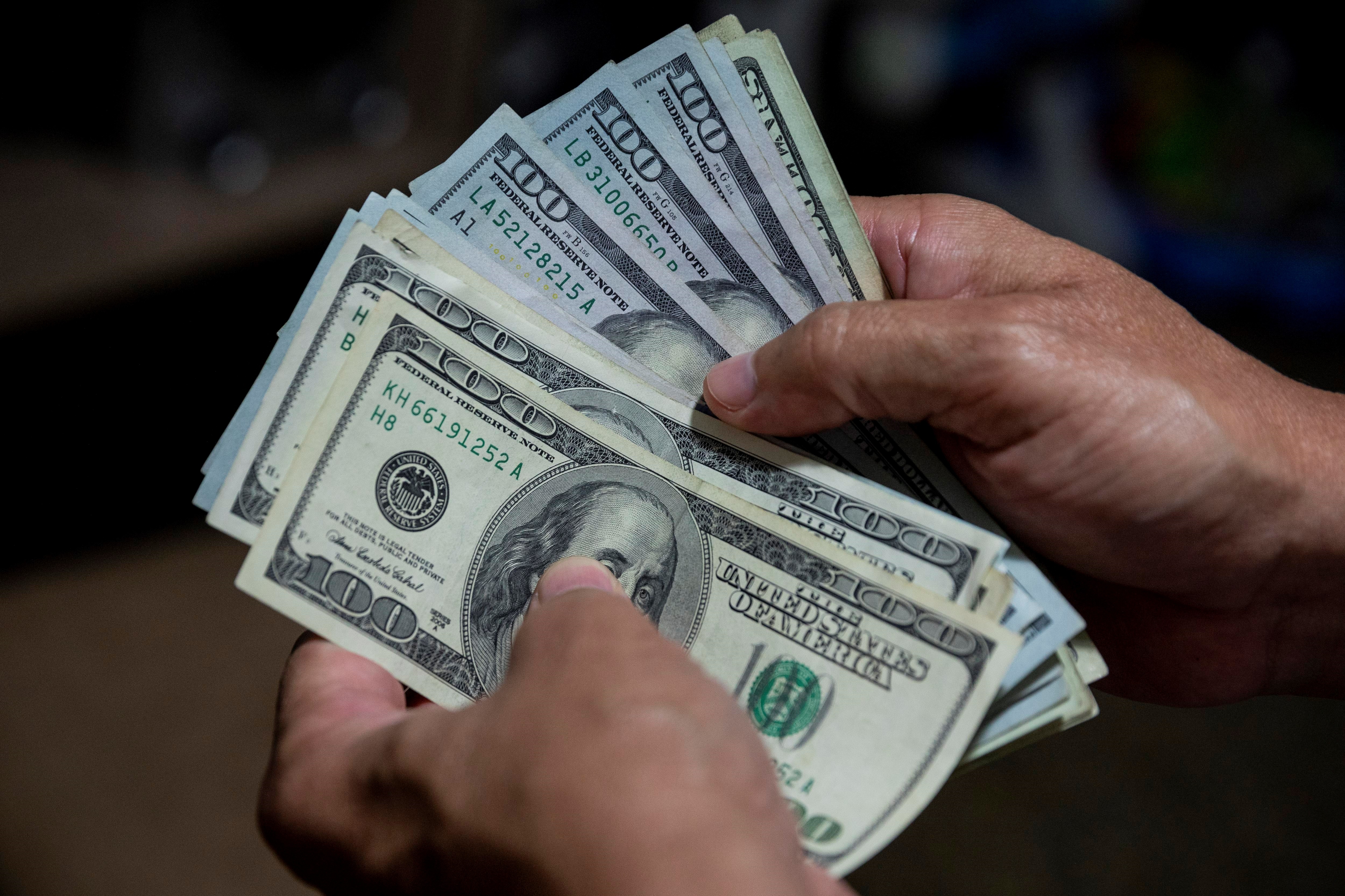 Gasto público por “elecciones fraudulentas” del #6Dic influyen en la fluctuación del dólar, según el director de Econométrica