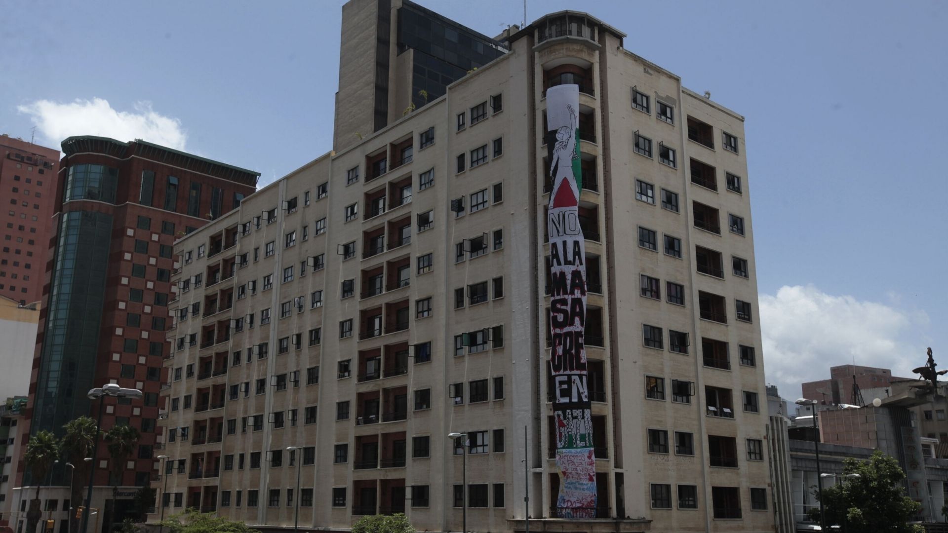 Así se vive la tensión durante el desalojo de estudiantes en el Livia Gouverneur (VIDEO)