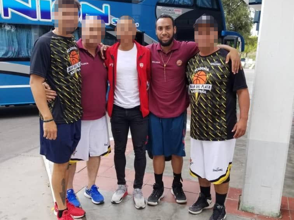La odisea de los basquetbolistas venezolanos estafados y a la deriva en Argentina