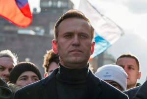 Régimen de Rusia encarceló al portavoz de Navalny por llamar a protestas