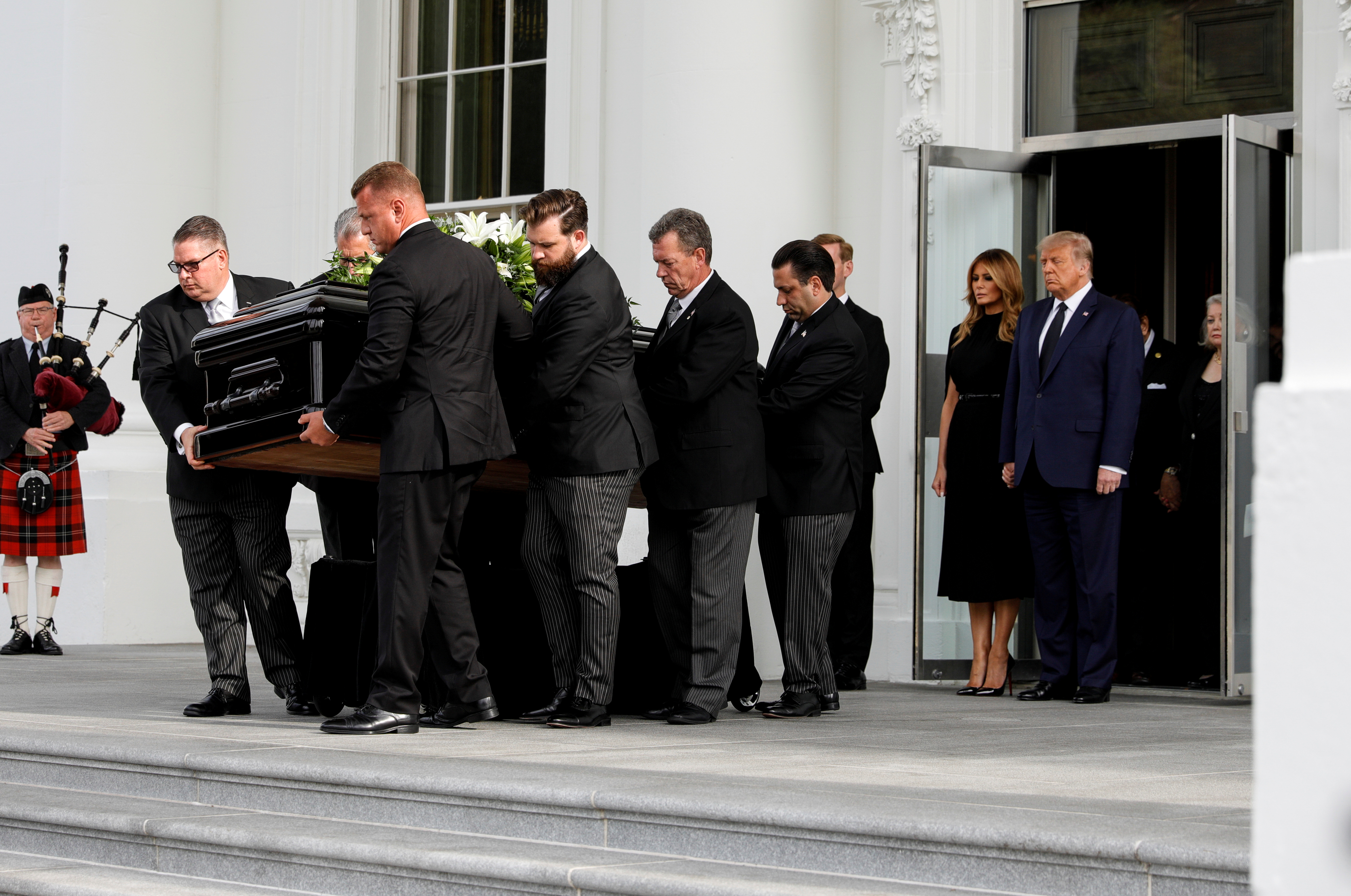 Trump celebró el funeral de su hermano Robert en la Casa Blanca (Fotos)