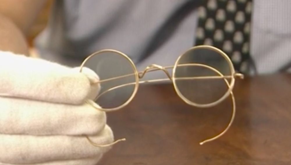 Las gafas de Gandhi vendidas por 340.000 dólares en una subasta en Inglaterra