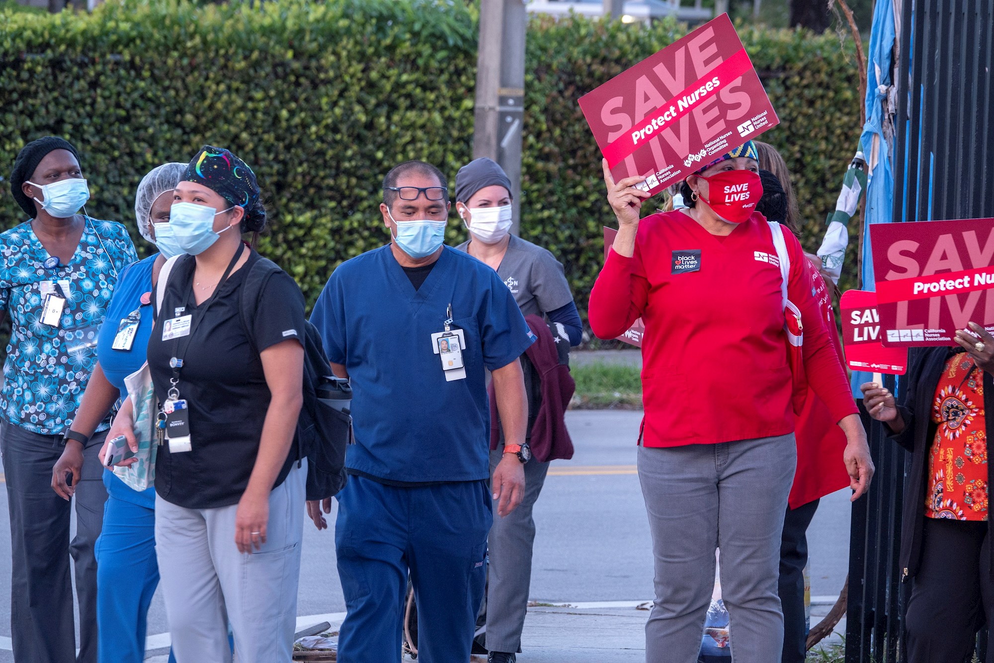 En Miami, las enfermeras protestan por desprotección, carga laboral e injusticia