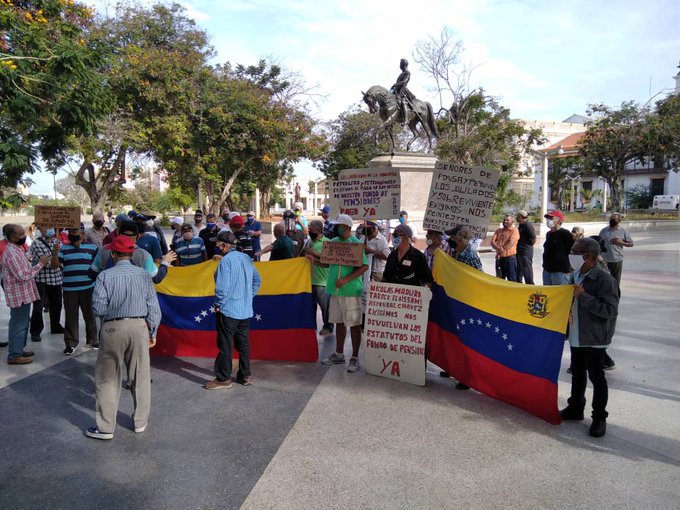 Sin seguro y sin pensiones: Jubilados de Pdvsa en Zulia exigen al régimen que les pague su plata #18Ago (FOTOS)