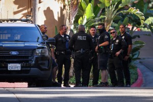 Disparos provocaron un enfrentamiento policial durante mitin pro-Trump en Los Ángeles (FOTOS)