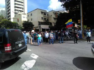 Empleados públicos venezolanos celebran su día entre reclamos por mejores salarios y beneficios laborales
