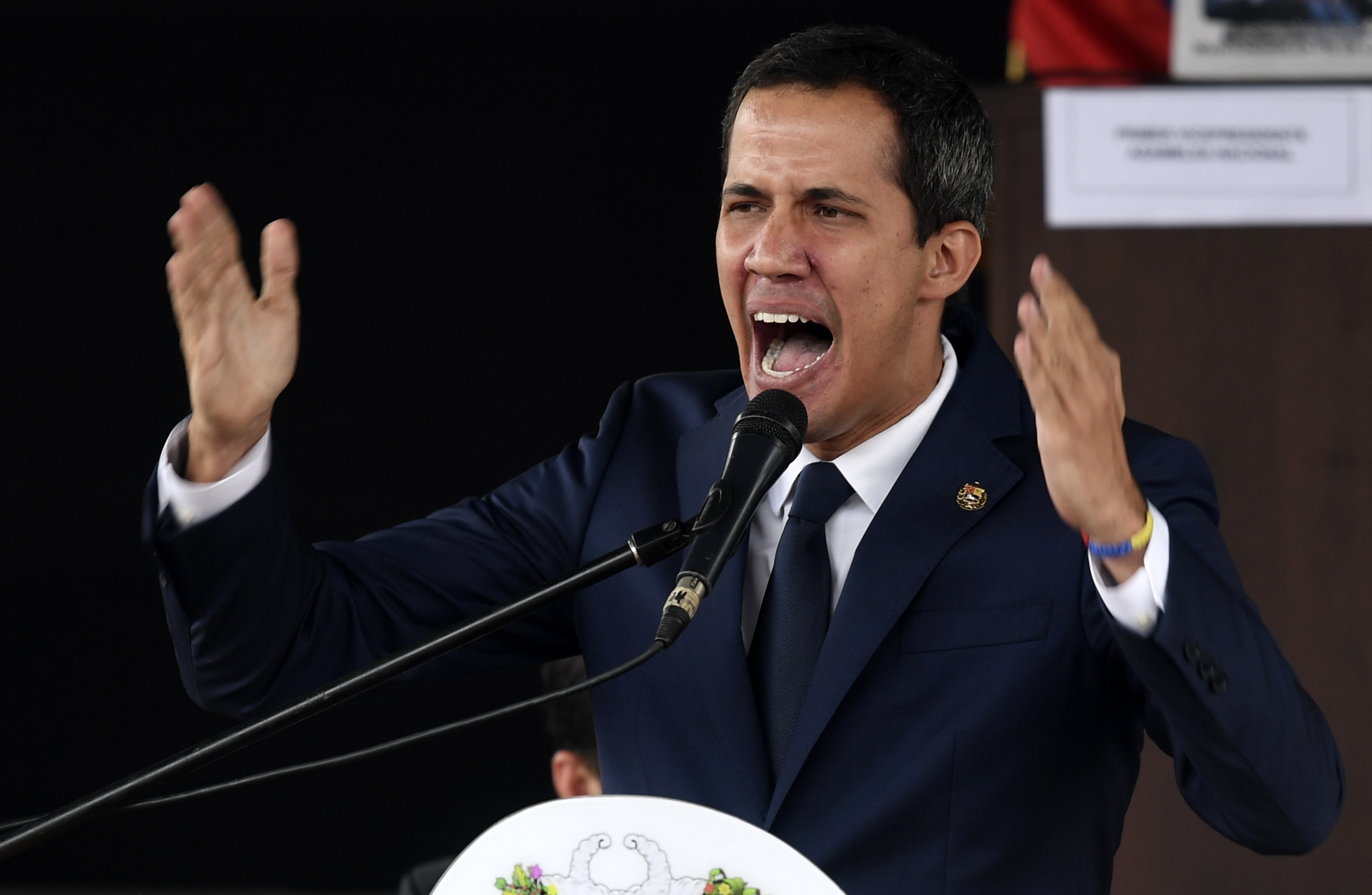 Juan Guaidó “se las canta” al chavismo tras cierre arbitrario de casi 100 emisoras de radio en Venezuela