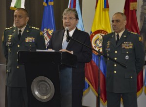 Ministro de Defensa de Colombia pide perdón por abusos policiales que desataron violentas protestas