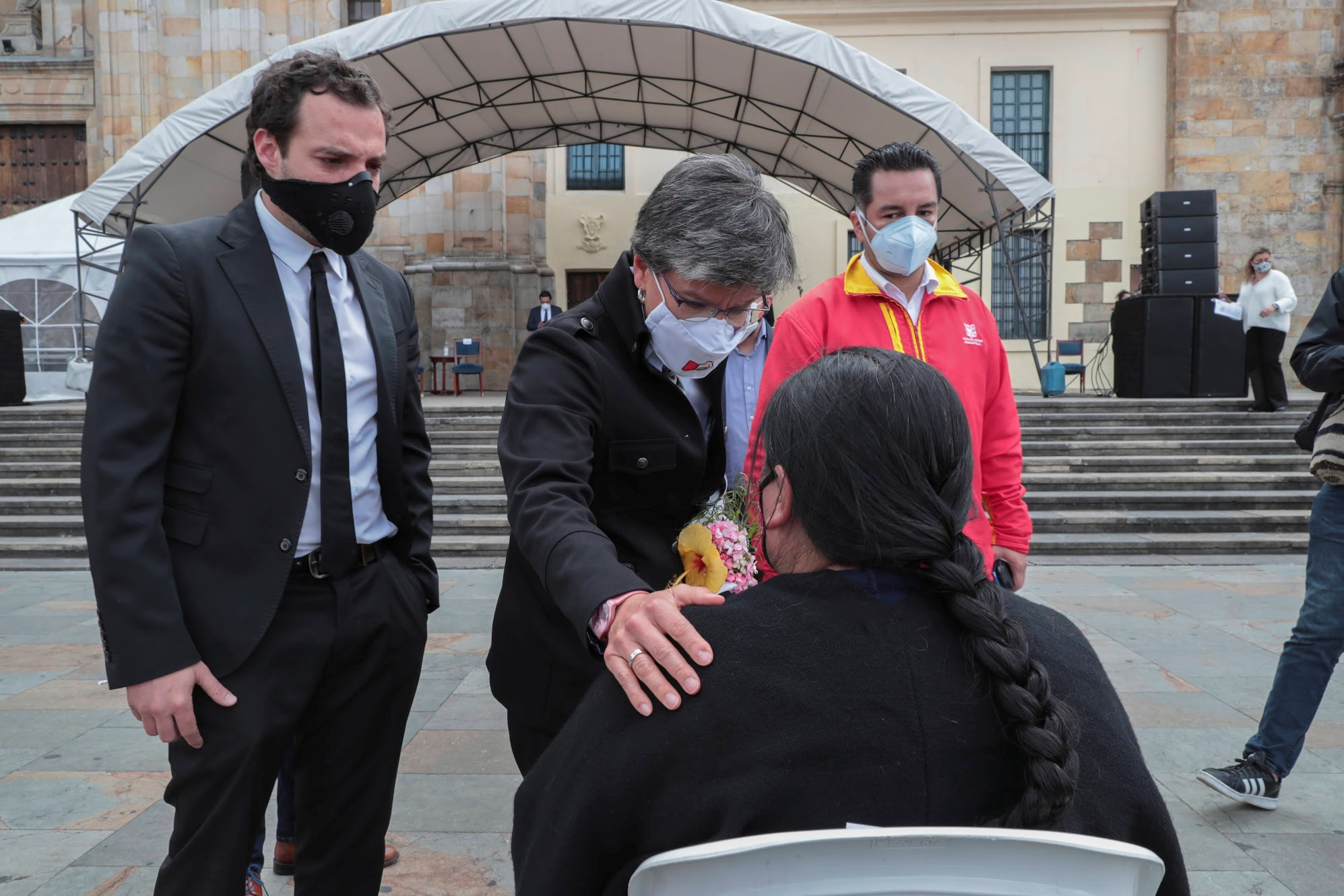 Alcaldesa de Bogotá pide perdón y rinde homenaje a víctimas de protestas