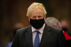 Boris Johnson defiende el confinamiento ante la rebelión del ala dura de su partido