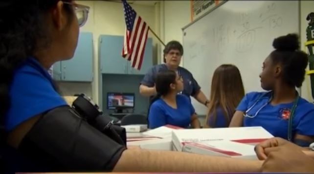 Junta escolar de Miami-Dade discutirá la posible reapertura de aulas