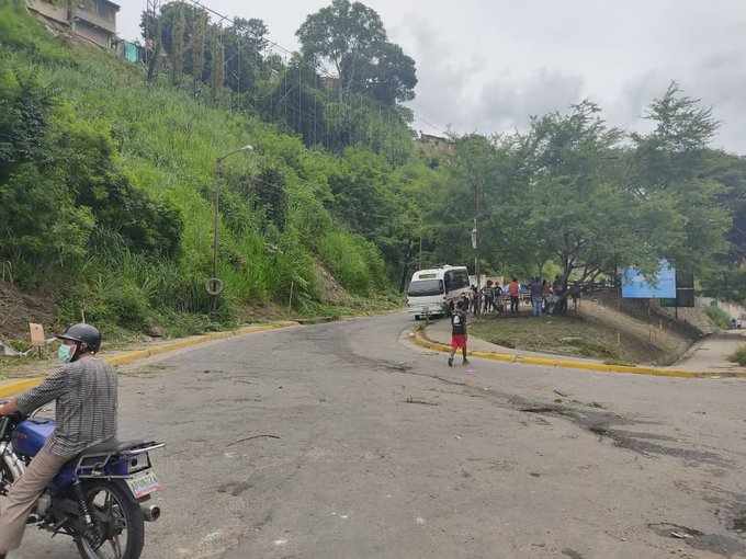 Denuncian que grupos irregulares intentan invadir áreas verdes en la urbanización El Llanito #9Sep (FOTO)