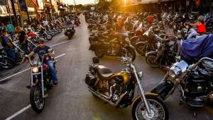 Miles de personas se reunieron en el festival de motociclistas de Missouri sin temor al Covid-19