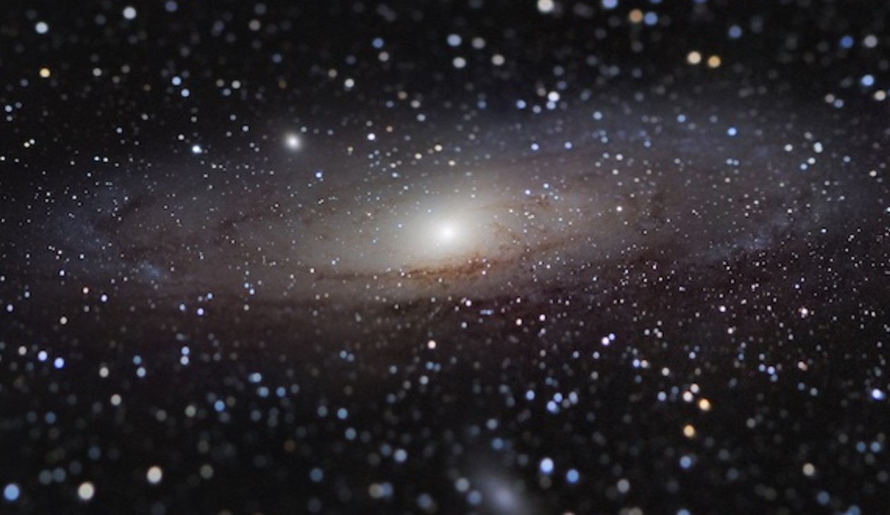 Una imagen que muestra a la galaxia de Andrómeda “al alcance de la mano” gana un concurso de fotografía espacial
