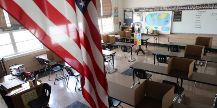 Florida pide reabrir escuelas, pero Miami-Dade descarta hacerlo antes de lo acordado