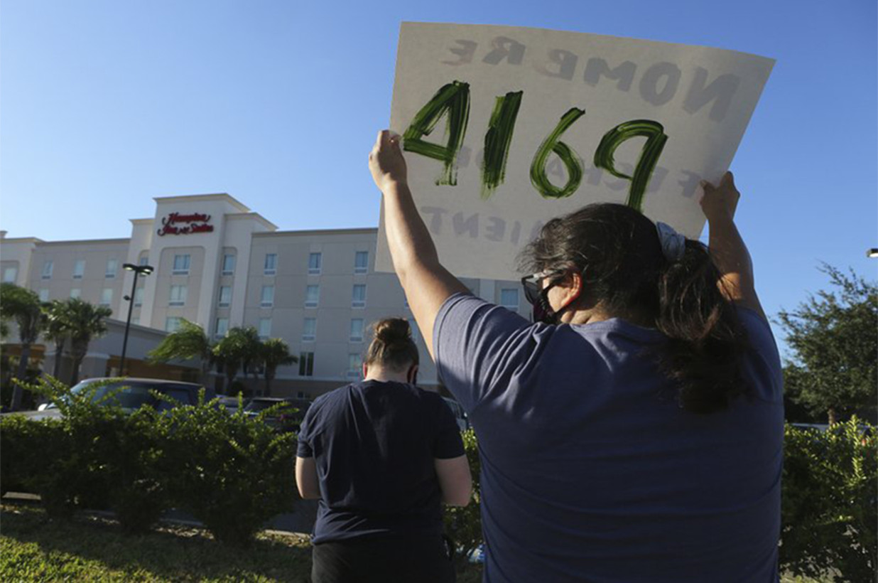 Juez ordena a Estados Unidos que deje de detener a niños migrantes en hoteles