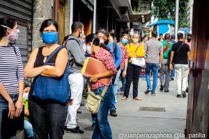 Servicios de tramitación en Caracas trabajan “sobre la marcha” durante la “flexibilización” de Maduro (IMÁGENES)