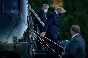 Trump ingresó al hospital militar Walter Reed para tratamiento contra el Covid-19