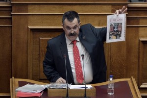 Número dos de grupo neonazi Amanecer Dorado huye para evitar su arresto en Grecia