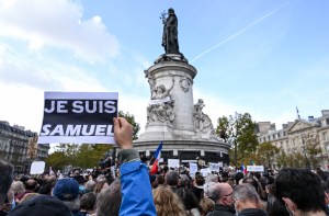 “Jes suis prof”, el masivo grito de los franceses contra un nuevo ataque terrorista (Fotos)