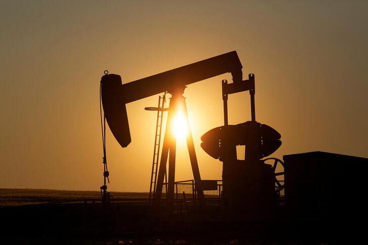 Petróleo cierra dispar en mercado atento a demanda