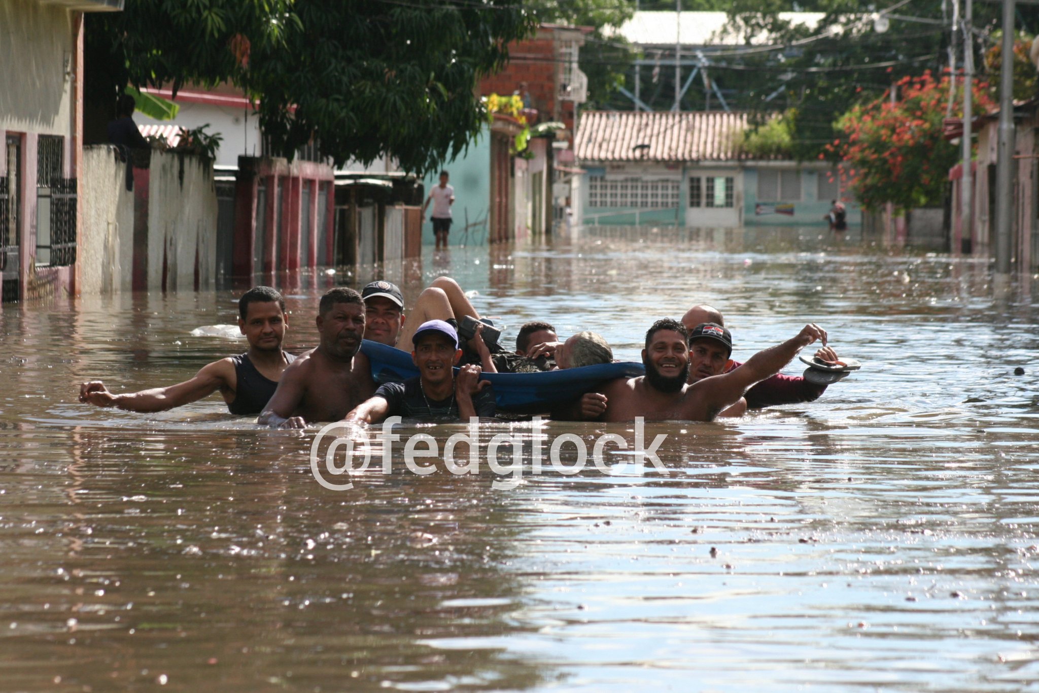 ¡Con el agua al cuello! IMPRESIONANTES imágenes de Aragua anegada tras fuertes lluvias (FOTOS)