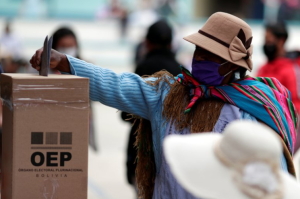 Cerraron las mesas electorales en Bolivia y arrancó el exhaustivo proceso de escrutinio