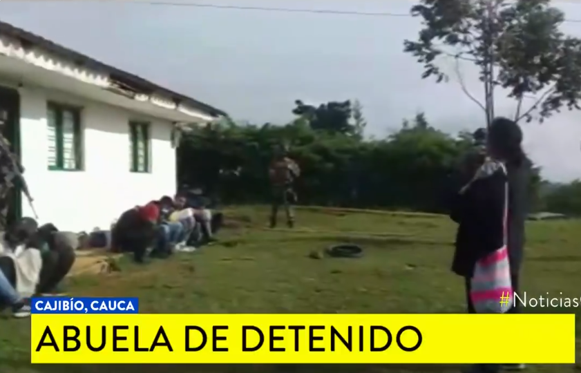 El regaño de una abuela al descubrir que su vivienda era usada por su nieto para actos criminales (VIDEO)