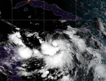 Huracán se avecina hacia el Golfo de México mientras amenaza a Luisiana y Florida
