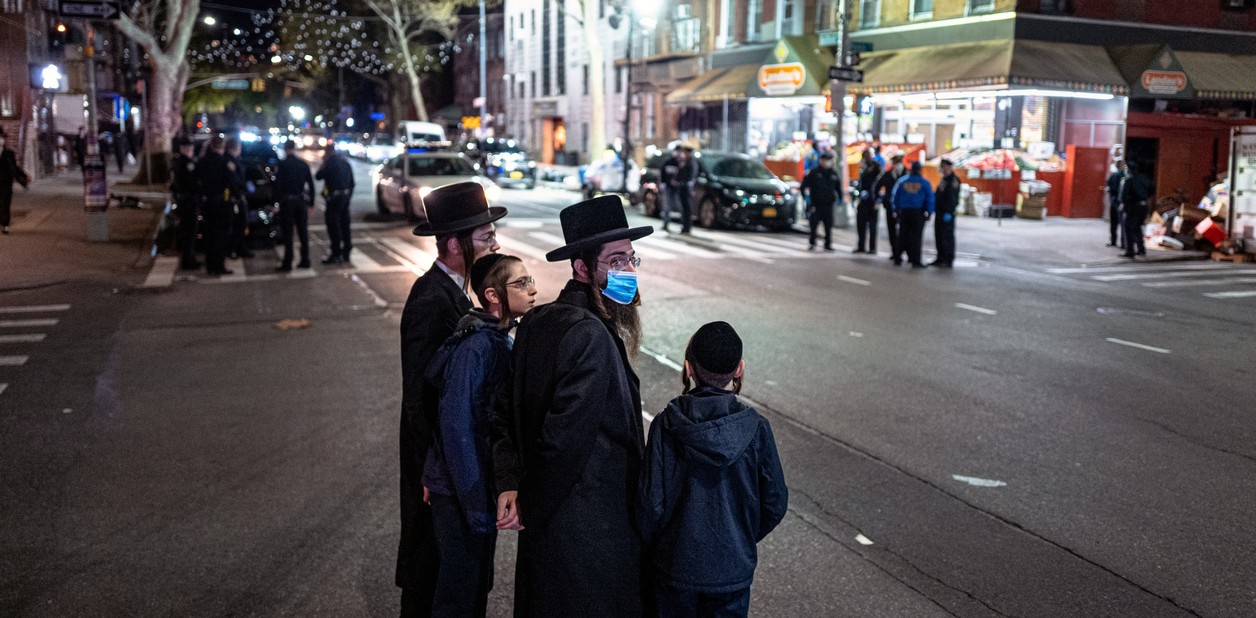 Judíos ortodoxos de Nueva York rechazan restricciones para frenar la pandemia