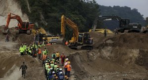 Guatemala suspende búsqueda de desaparecidos en aldea sepultada por avalancha de tierra