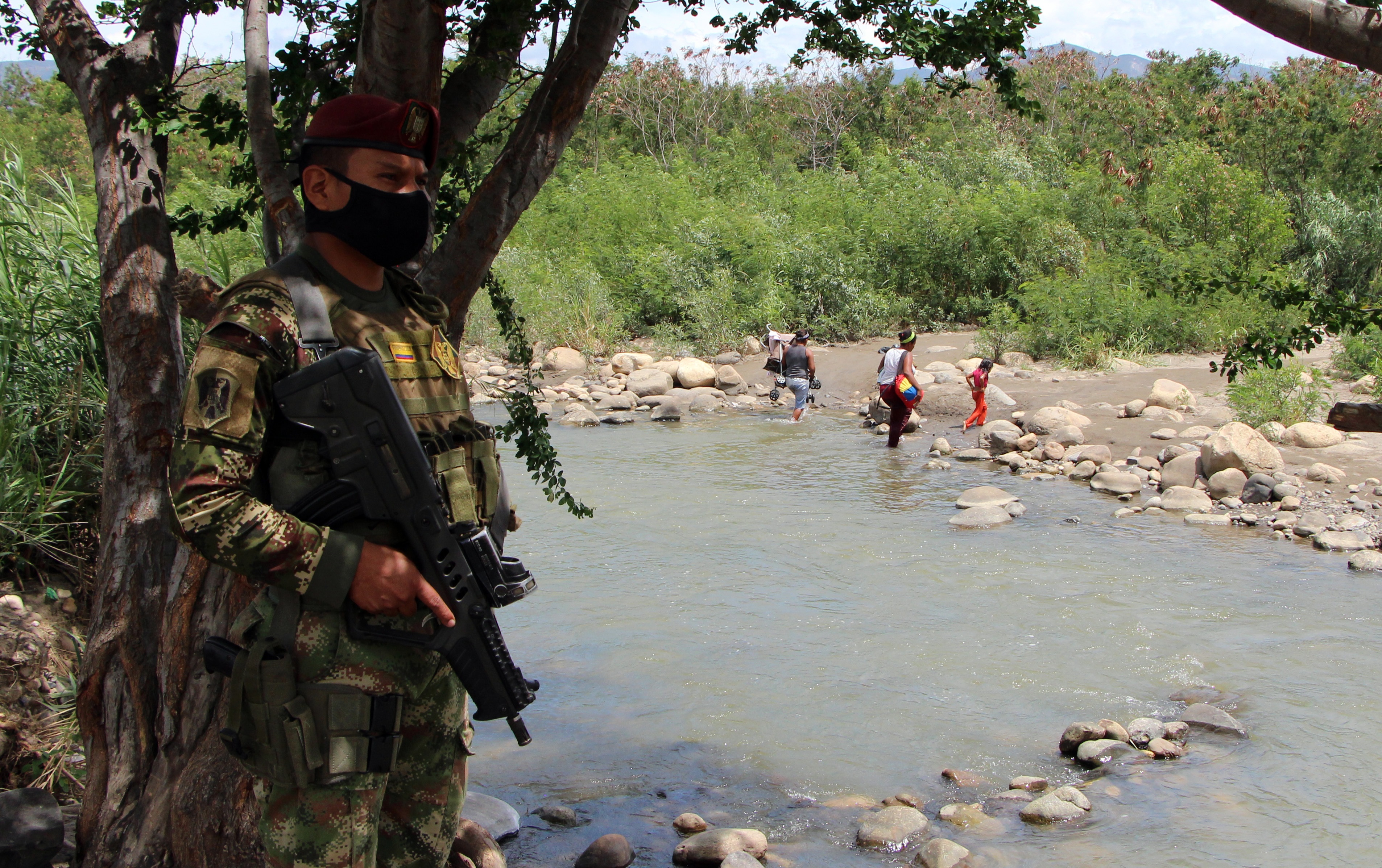 OEA: Cierre de fronteras lleva a venezolanos a huir por trochas o por el mar