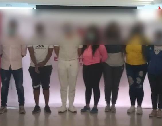 Una banda colombiana traficaba cocaína líquida en implantes mamarios