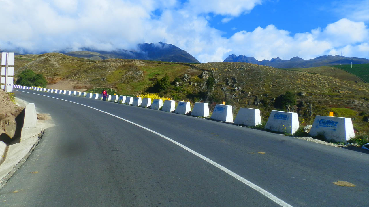 Reportan deslizamiento de gran magnitud en la carretera Trasandina este #4Nov