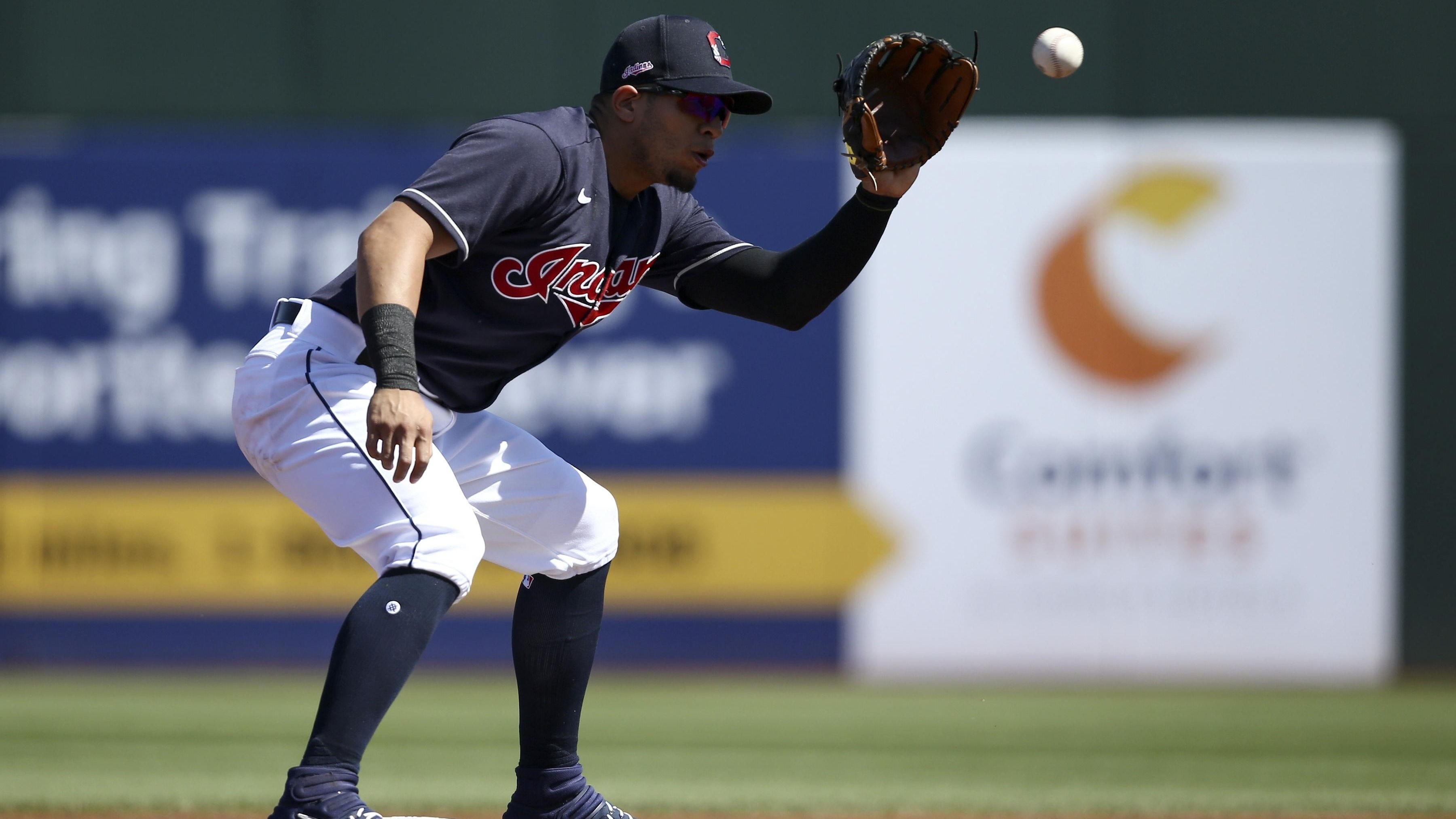 El venezolano César Hernández consiguió su primer Guante de Oro en Grandes Ligas