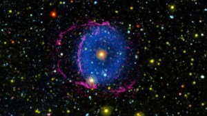 Científicos resolvieron el misterio de la Nebulosa Azul que brilla con luz ultravioleta