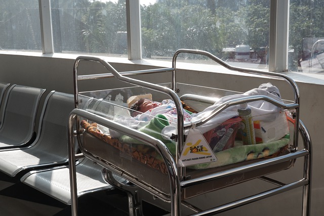 ¡Hermoso! Enfermera adoptó a bebé abandonada a la que le queda un año de vida (Foto+Historia)