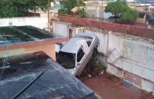 “Los carros quedaron unos arriba de otros”: Más imágenes de las lluvias en Zulia
