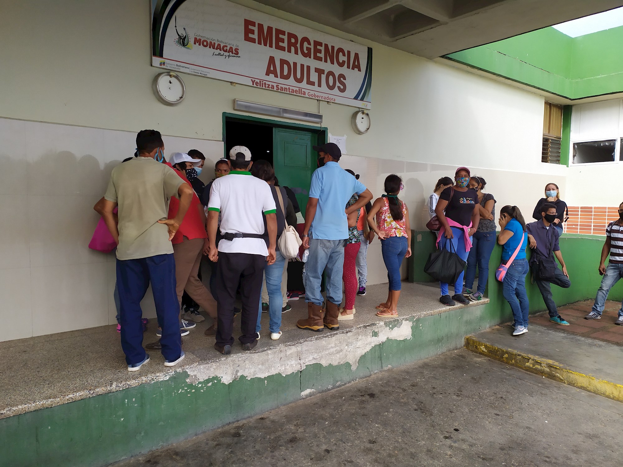 Víctimas de la explosión en Monagas están acostados en el piso: “No hay camilla para ellos”