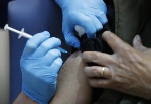 Miles de dosis de la vacuna Covid-19 fueron devueltas a Pfizer por una “anomalía”