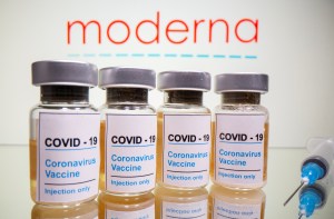 Estados Unidos autoriza vacuna de Moderna, la segunda contra el Covid-19