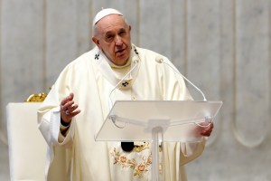 El papa Francisco pide fraternidad entre culturas y religiones en su primer video de 2021