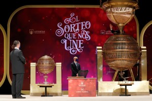 Un atípico Sorteo de Lotería de Navidad comienza a repartir premios en España