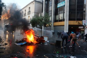 Al menos dos muertos en protestas tras el segundo aniversario del estallido social de Chile