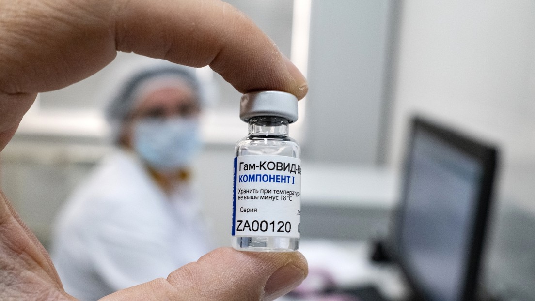 Médico y militar no murieron por la vacuna rusa en Argentina