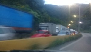 Reportan fuerte retraso en la Autopista Regional del Centro este #24Dic (FOTOS)