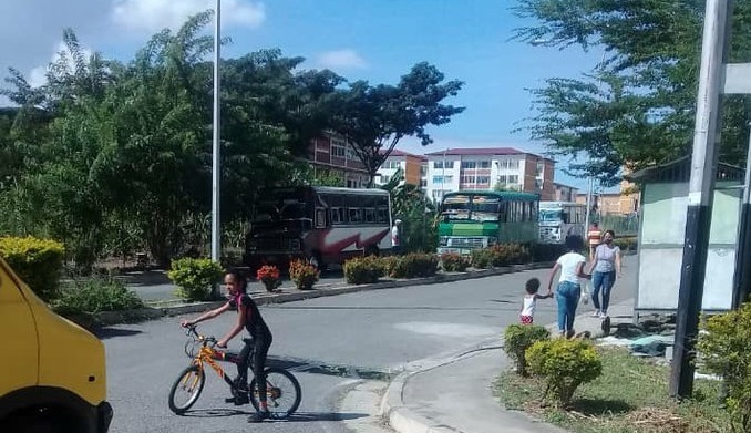 Régimen de Maduro tiene “caravanas de autobuses” para arrastrar a los votantes para el show electoral #6Dic (FOTO)