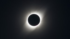 El eclipse solar total que no se repetirá hasta 2048: ¿Dónde, cuándo y cómo observarlo?