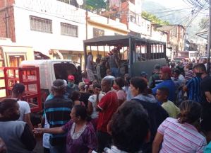 Trancaron la avenida Rómulo Gallegos por falta de gas doméstico este #29Dic