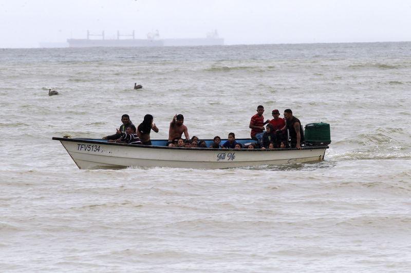 A duras penas, llegaron nadando a las costas de Araya tras sufrir un naufragio